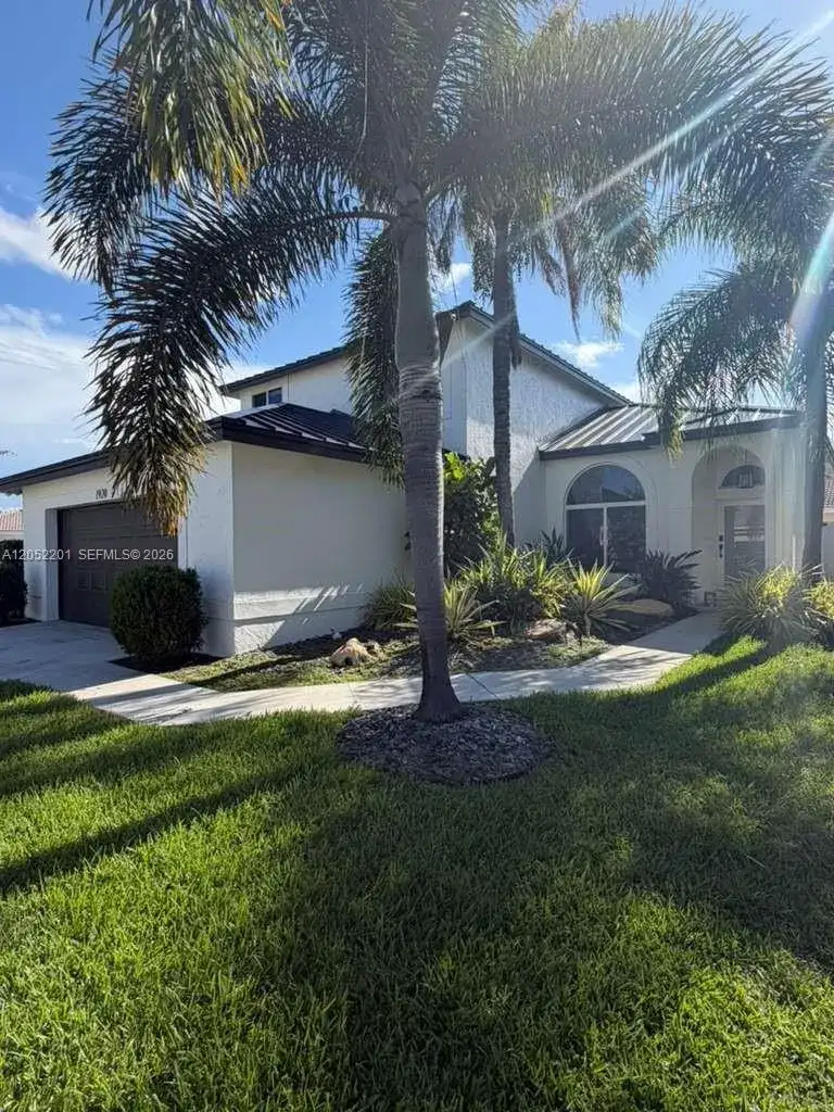 1920 NW 182nd Ter, Pembroke Pines FL 33029 photo 2