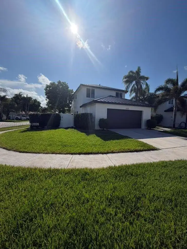 1920 NW 182nd Ter, Pembroke Pines FL 33029 photo 3
