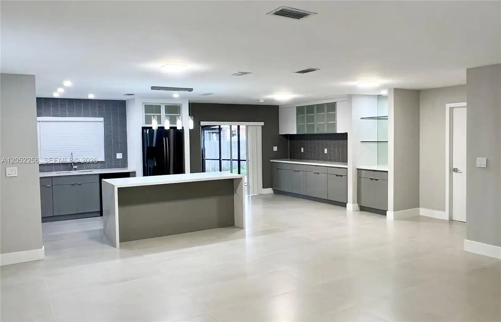 240 SE 7th St, Dania Beach FL 33004