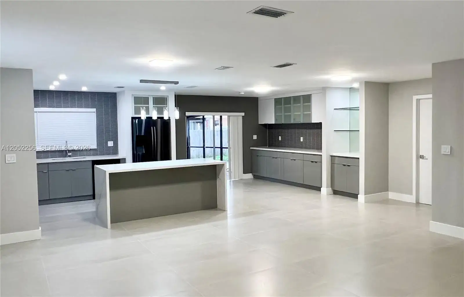 240 SE 7th St, Dania Beach FL 33004