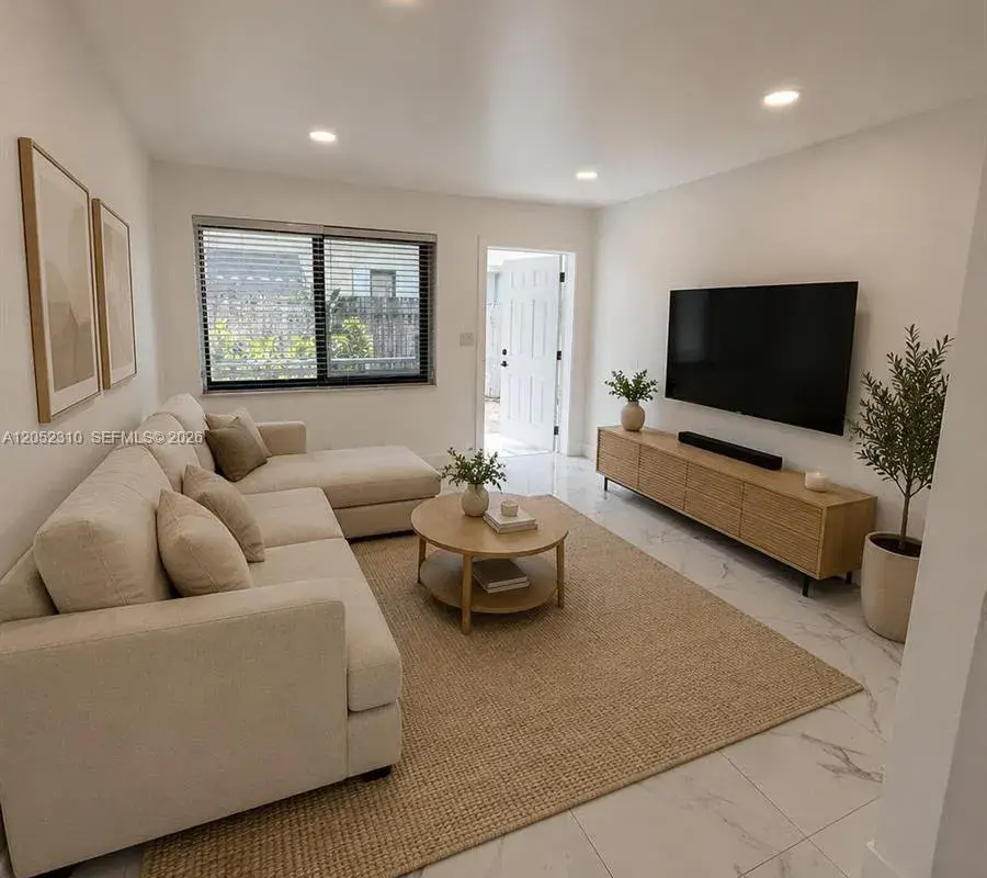 1933 Washington St # 1935, Hollywood FL 33020