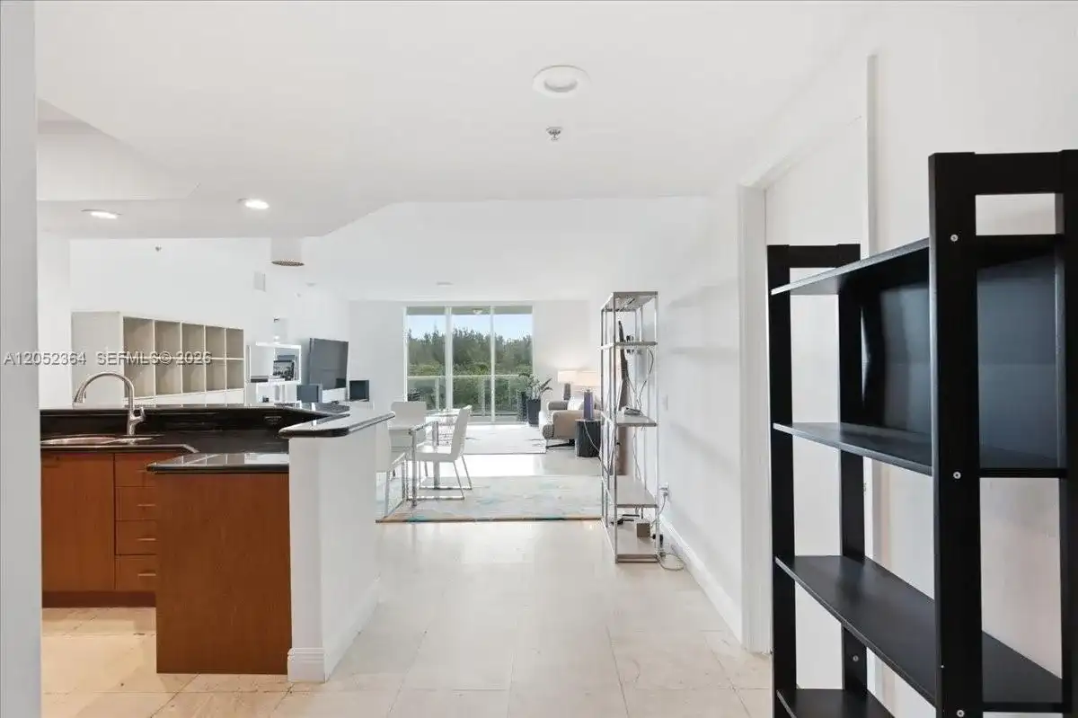 14951 Royal Oaks Ln # 402, North Miami FL 33181