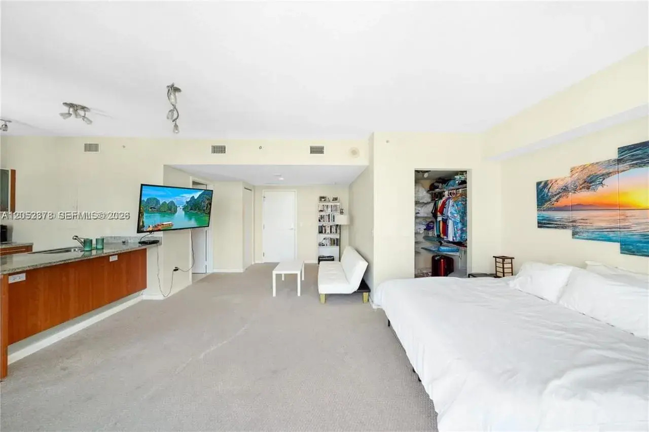 185 SW 7th St # 3100, Miami FL 33130