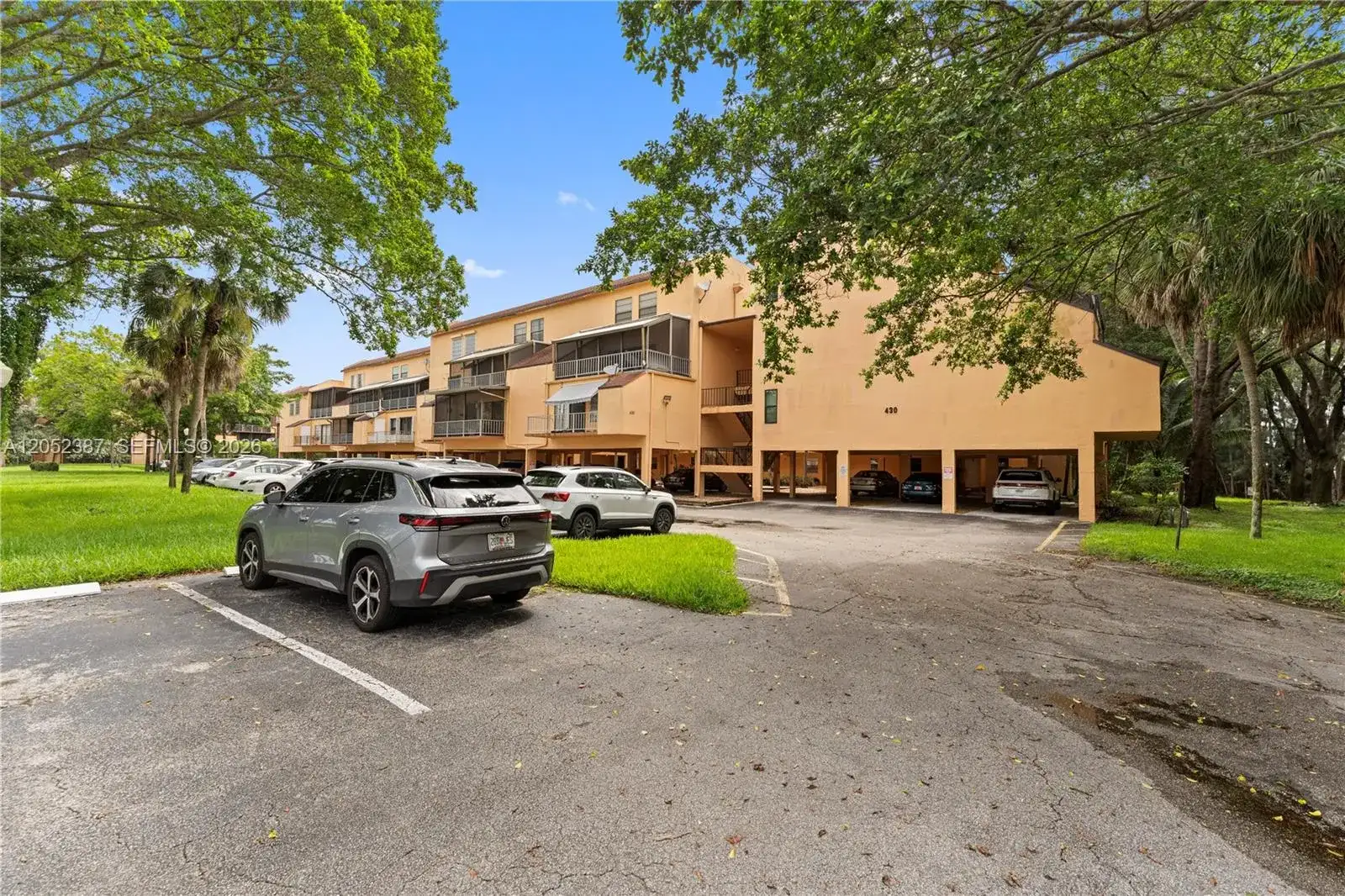 430 Commodore Dr # 310, Plantation FL 33325 photo 2