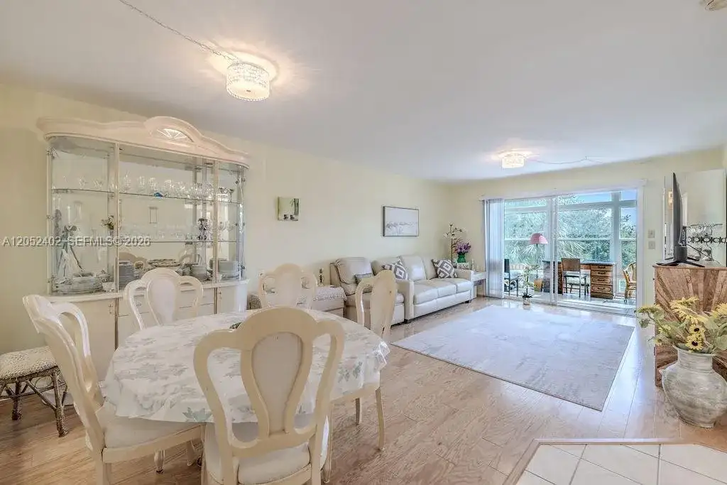2333 Indian River Blvd # 306, Vero Beach FL 32960 photo 3