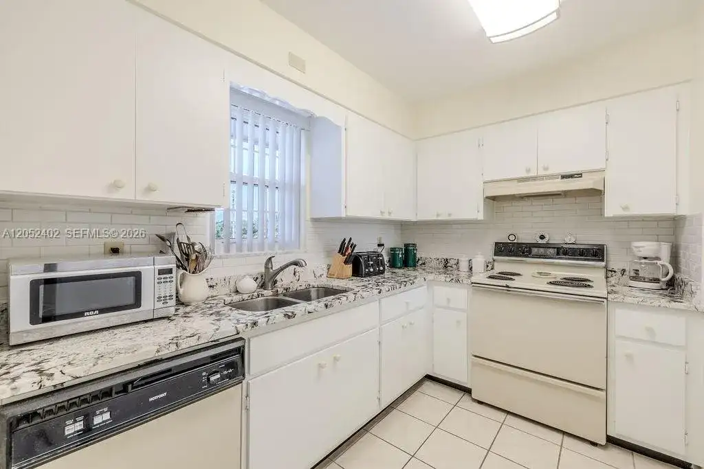 2333 Indian River Blvd # 306, Vero Beach FL 32960 photo 4