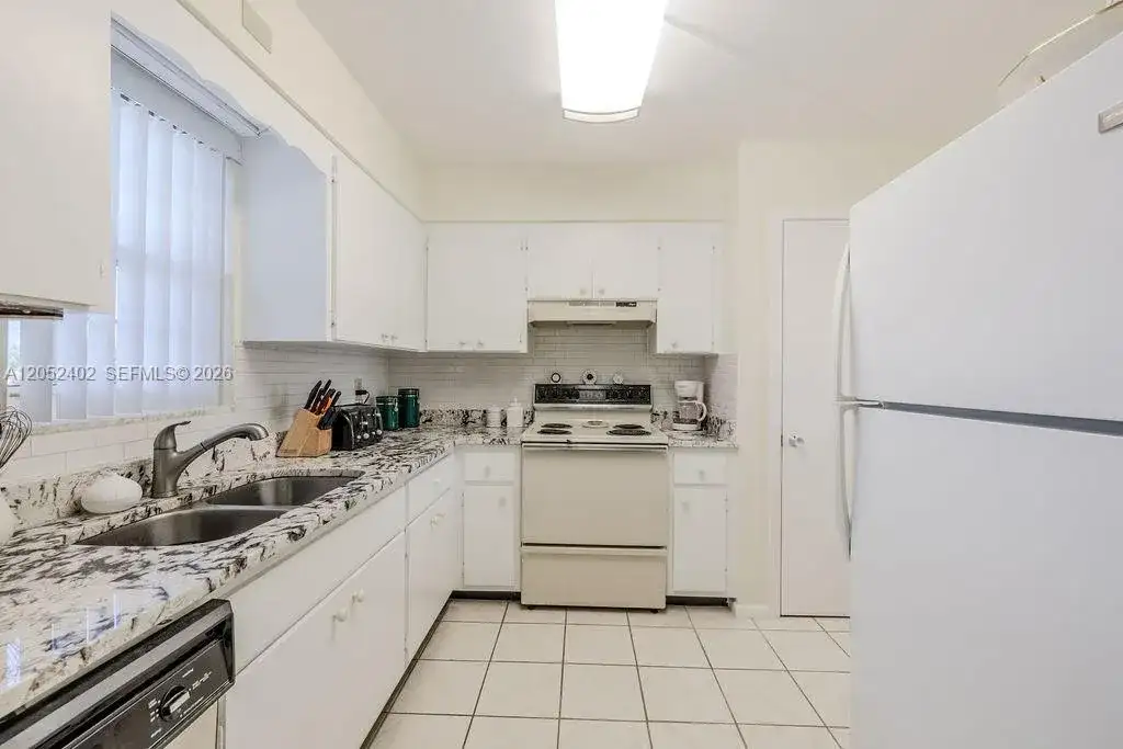 2333 Indian River Blvd # 306, Vero Beach FL 32960 photo 5