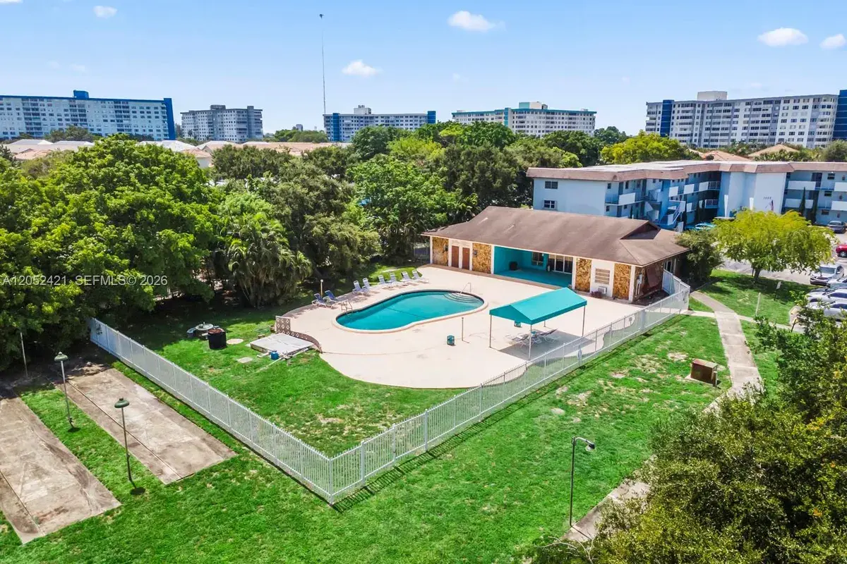 1400 Tallwood Ave # 107, Hollywood FL 33021
