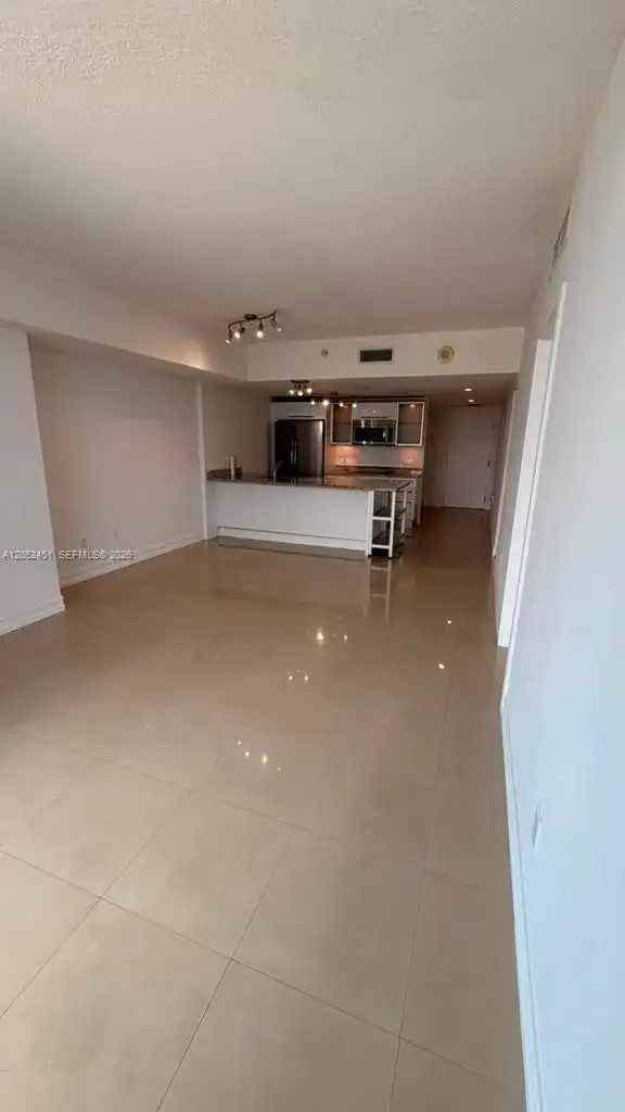 185 SW 7th St # 2505, Miami FL 33130 photo 4