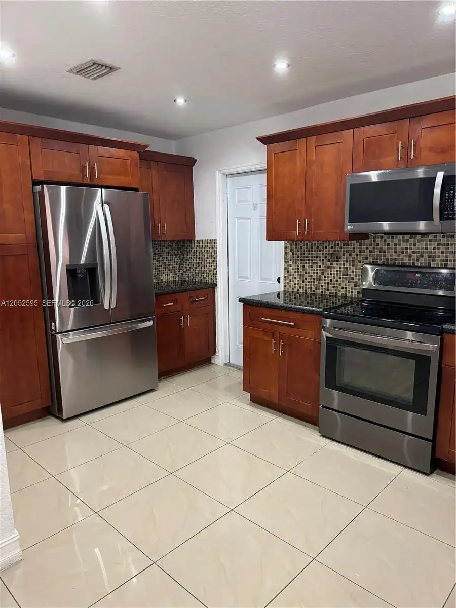 8240 NW 181st St # 1, Hialeah FL 33015 photo 2