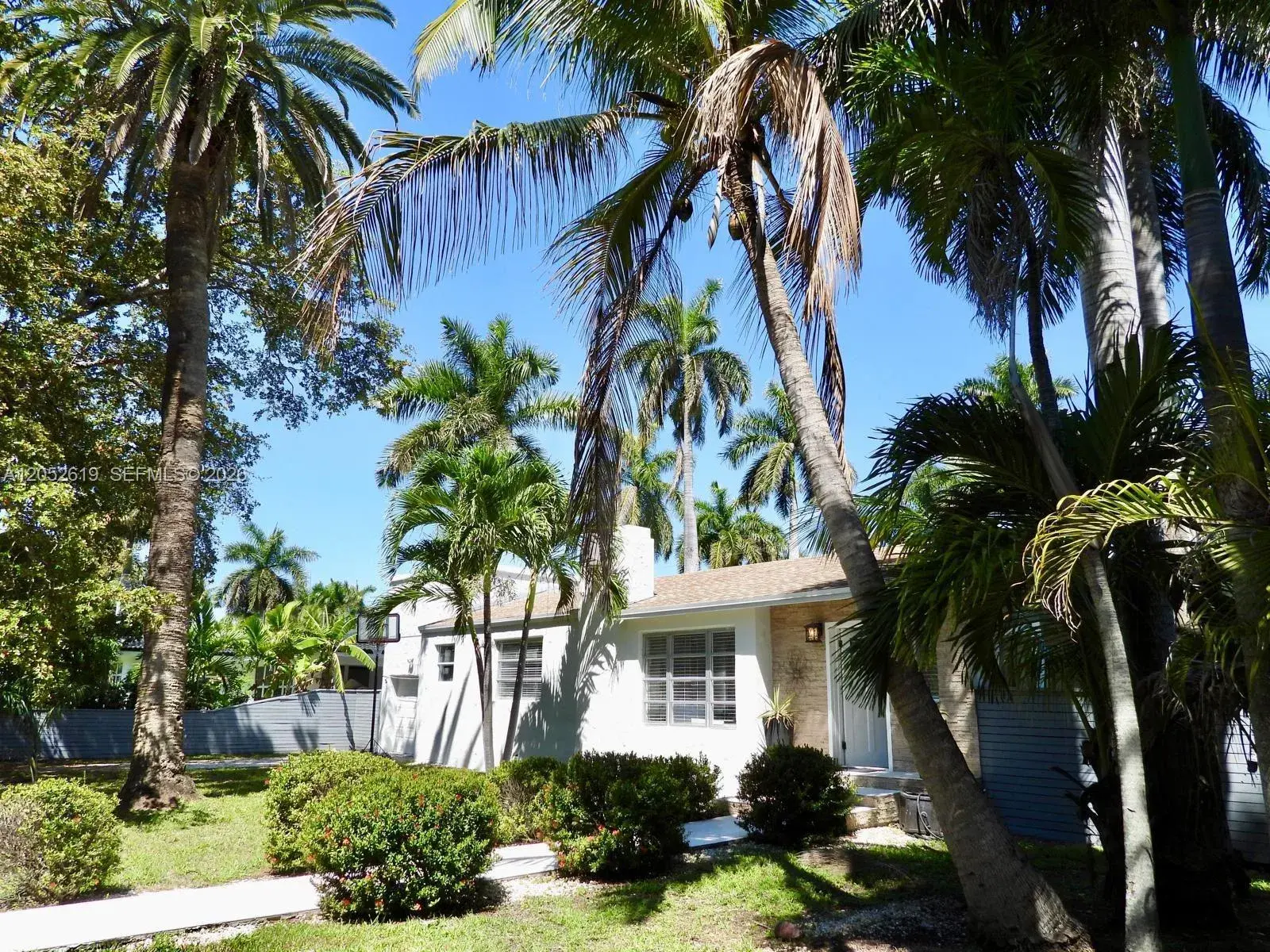 715 Hollywood Blvd, Hollywood FL 33019