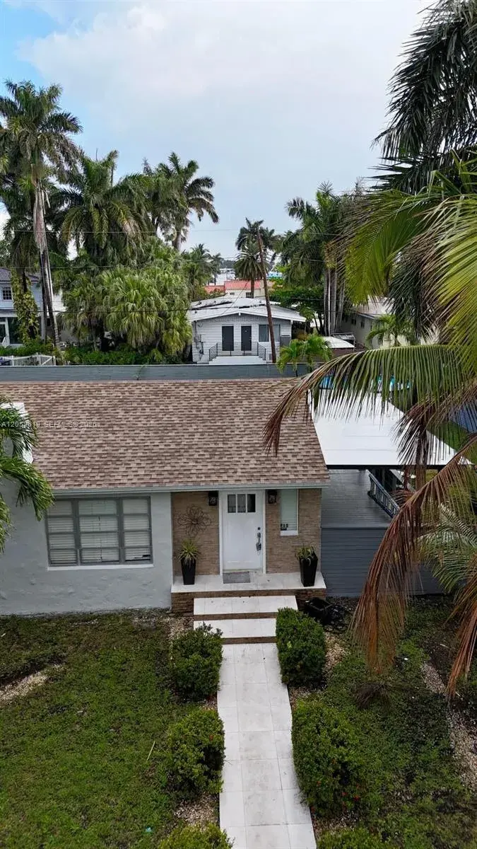 715 Hollywood Blvd, Hollywood FL 33019