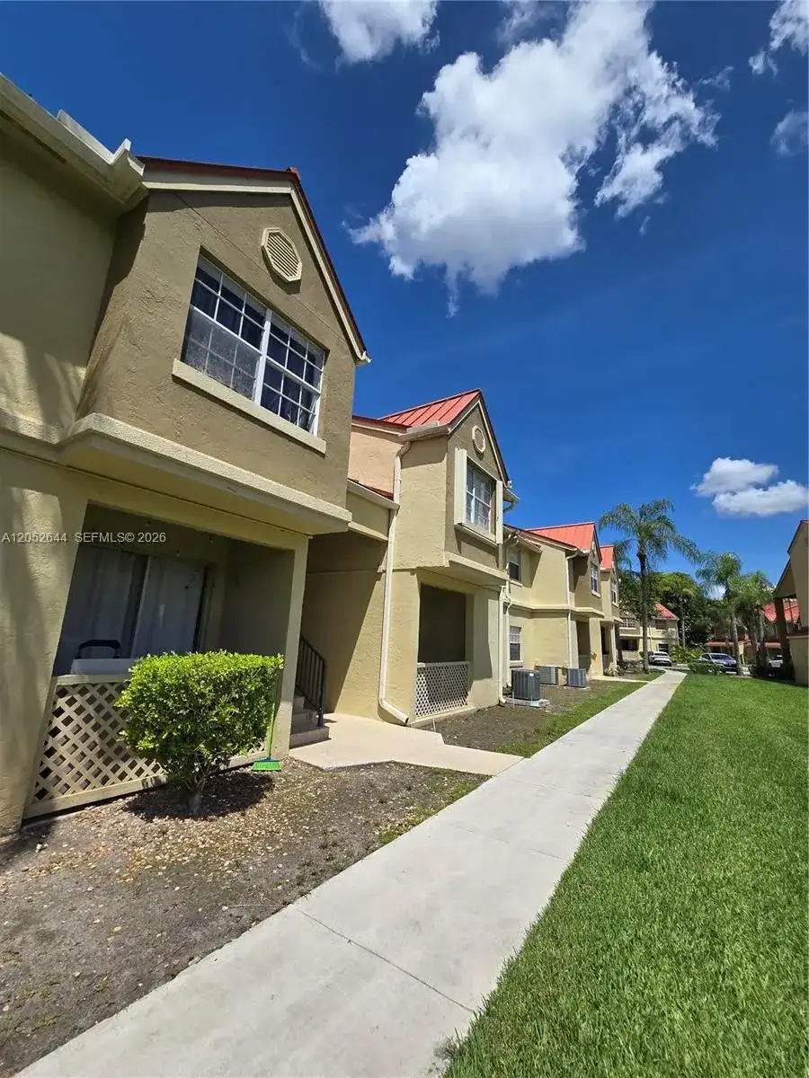 18324 NW 68th Ave # L, Hialeah FL 33015