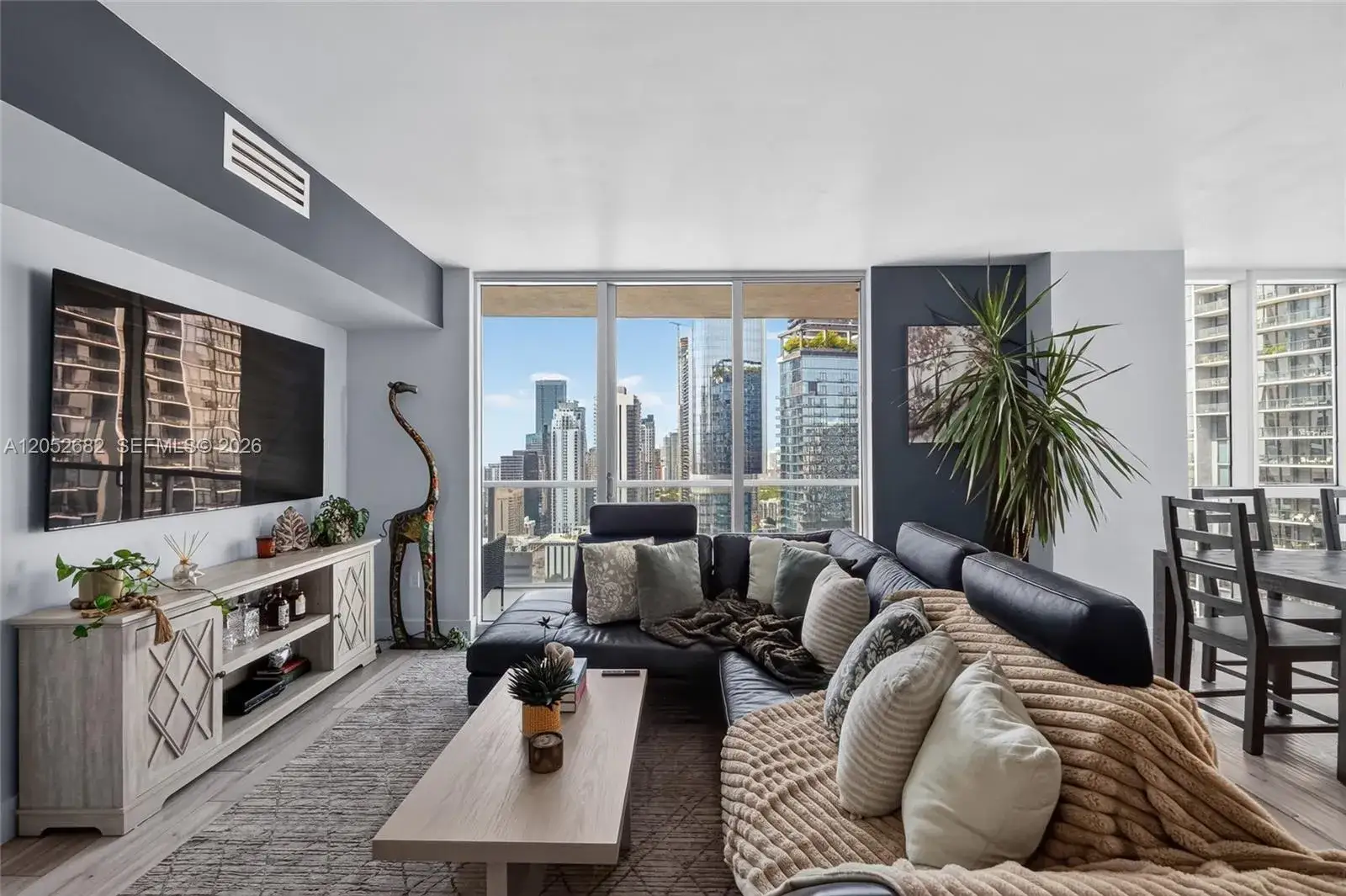 2 bedroom 2 bath Residential for sale at 55 SE 6th St # 3802, Miami FL 33131