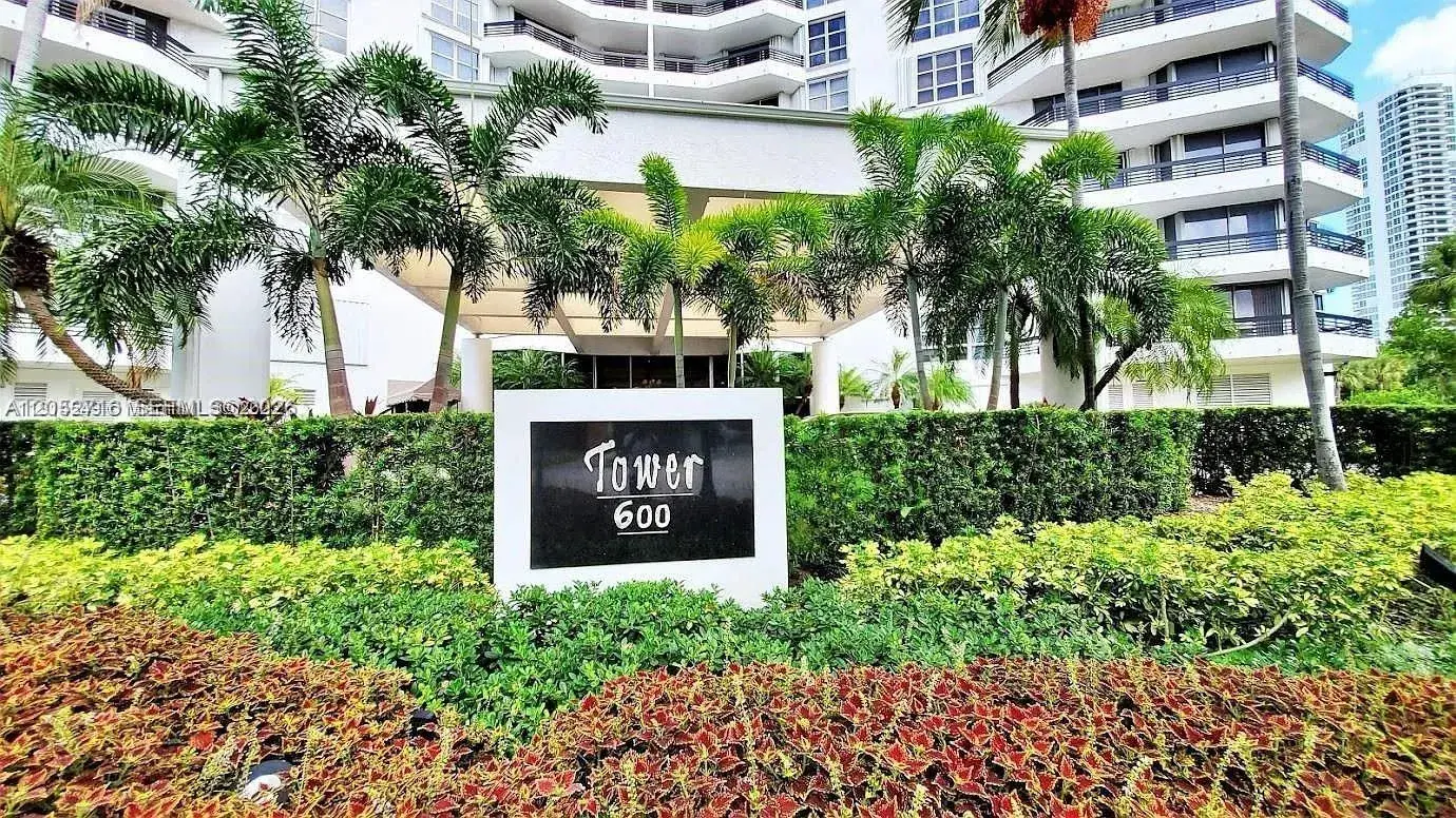 3400 NE 192nd St, Aventura FL 33180