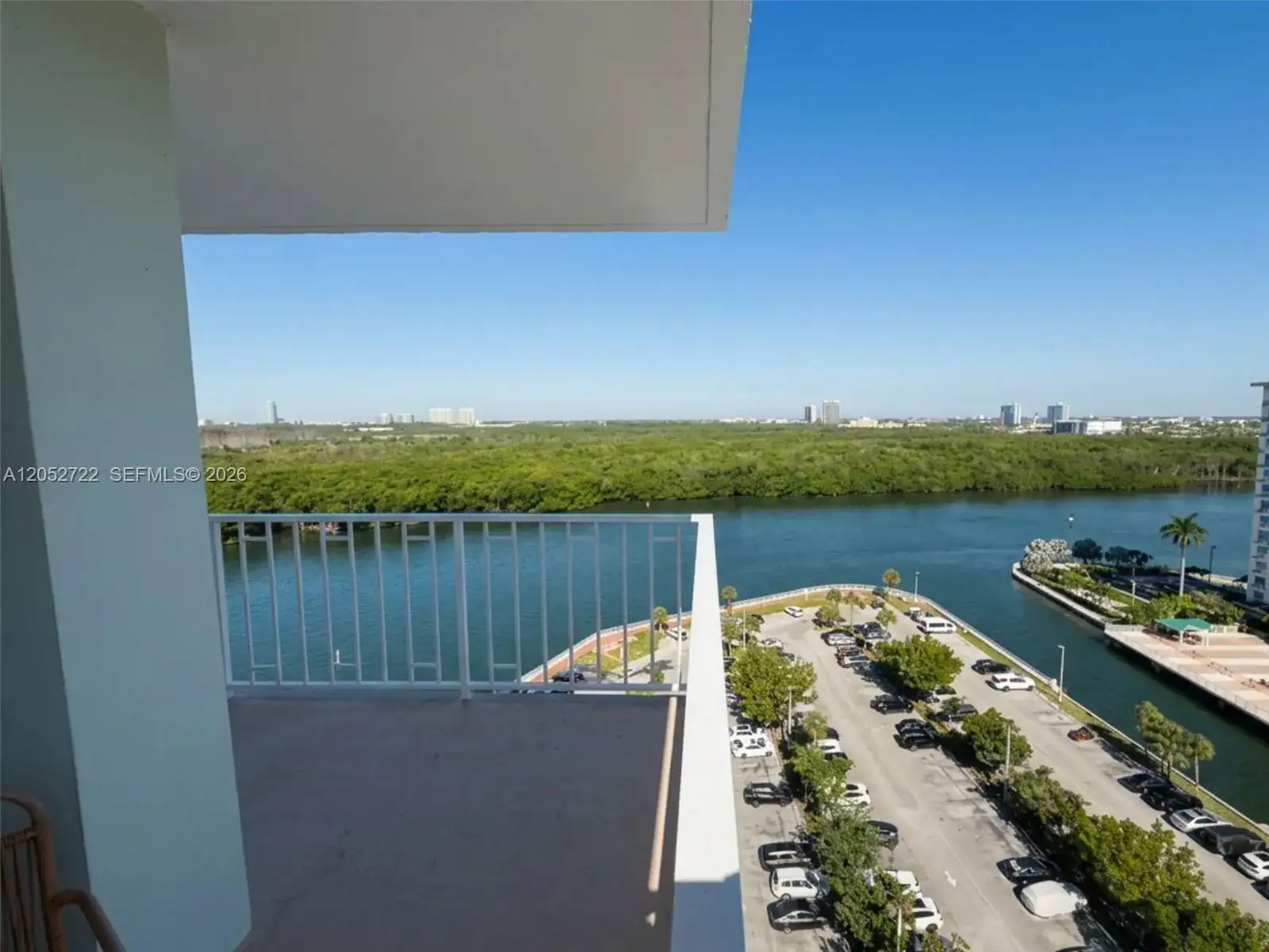 500 Bayview Dr # 1421, Sunny Isles Beach FL 33160 photo 2
