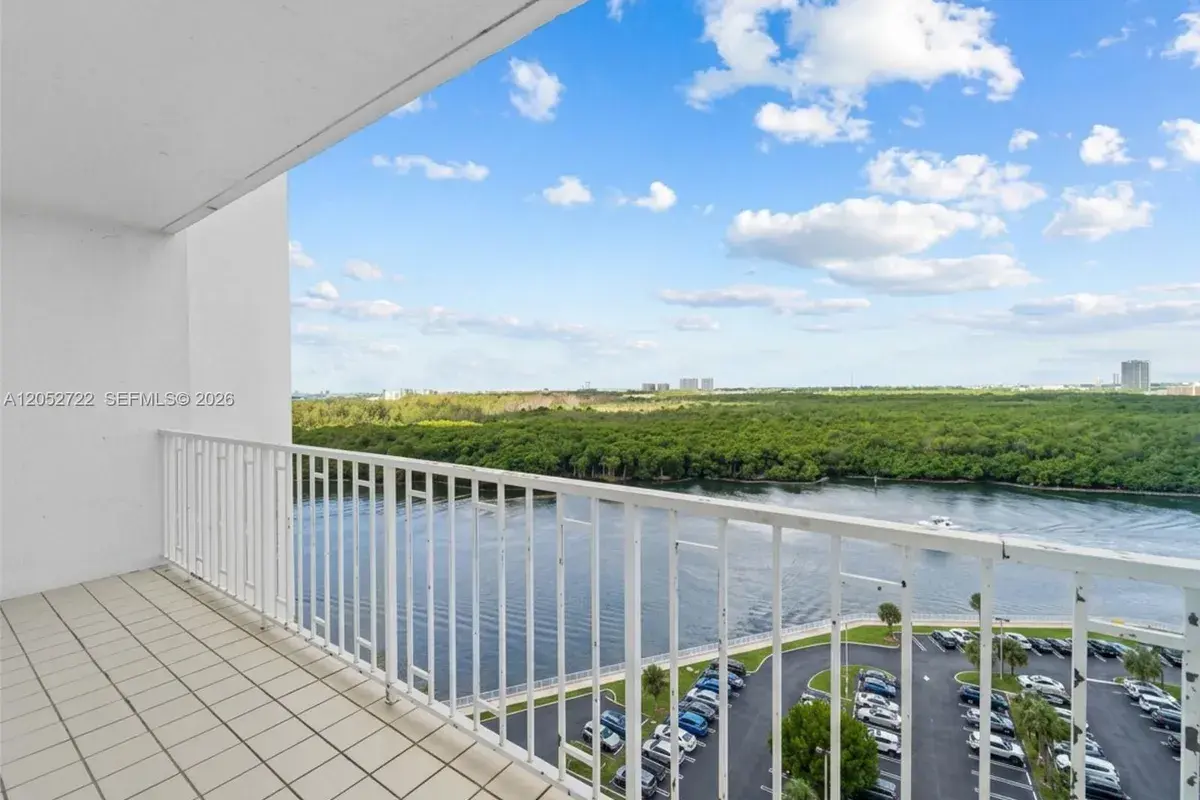 500 Bayview Dr # 1421, Sunny Isles Beach FL 33160