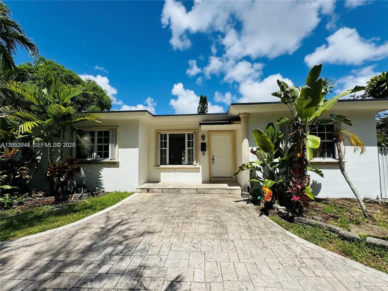 516 La Villa Dr, Miami Springs FL 33166