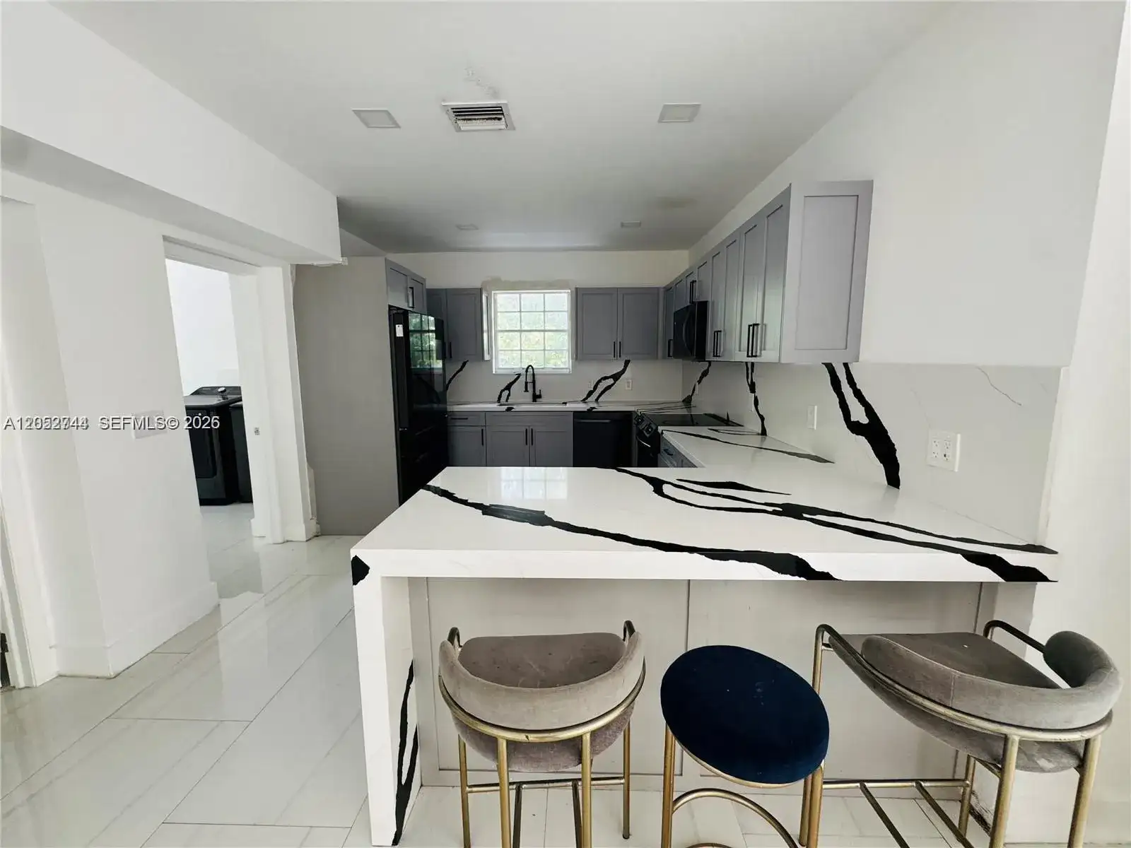 516 La Villa Dr, Miami Springs FL 33166 photo 3