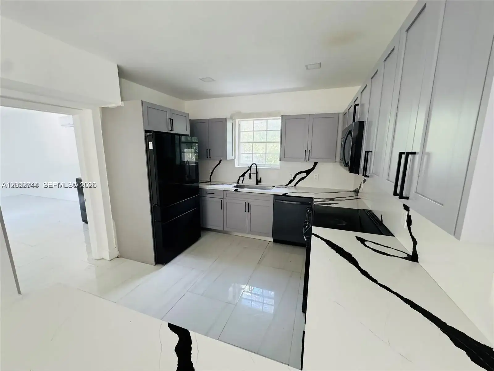 516 La Villa Dr, Miami Springs FL 33166 photo 4