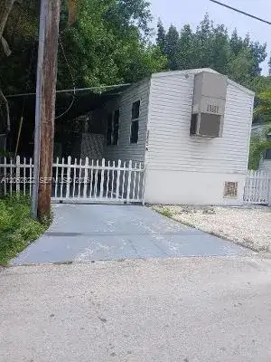 13621 NE 25th Ave, North Miami FL 33181 photo 2
