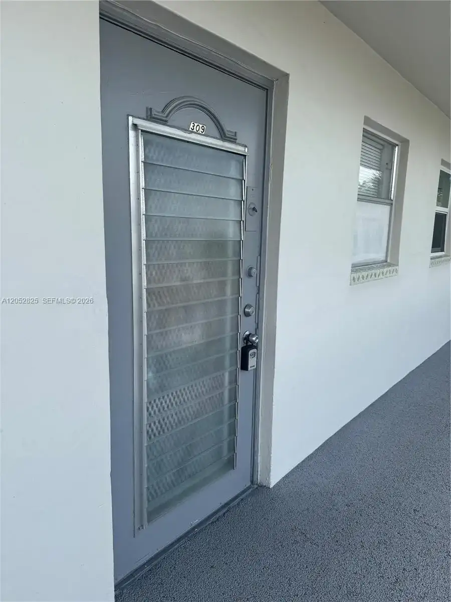 8220 Sunrise Lakes Blvd # 309, Sunrise FL 33322 photo 3