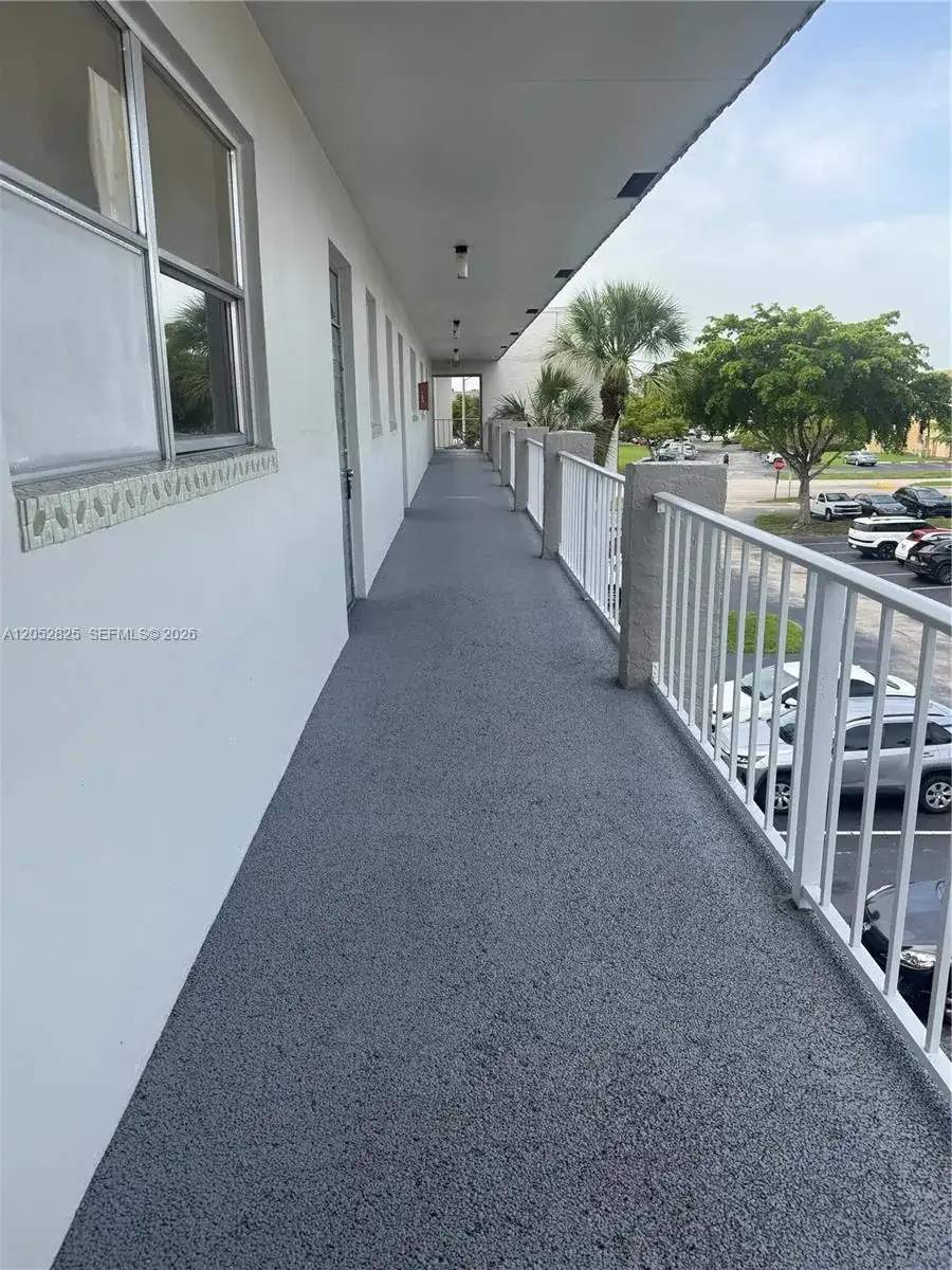 8220 Sunrise Lakes Blvd # 309, Sunrise FL 33322 photo 4