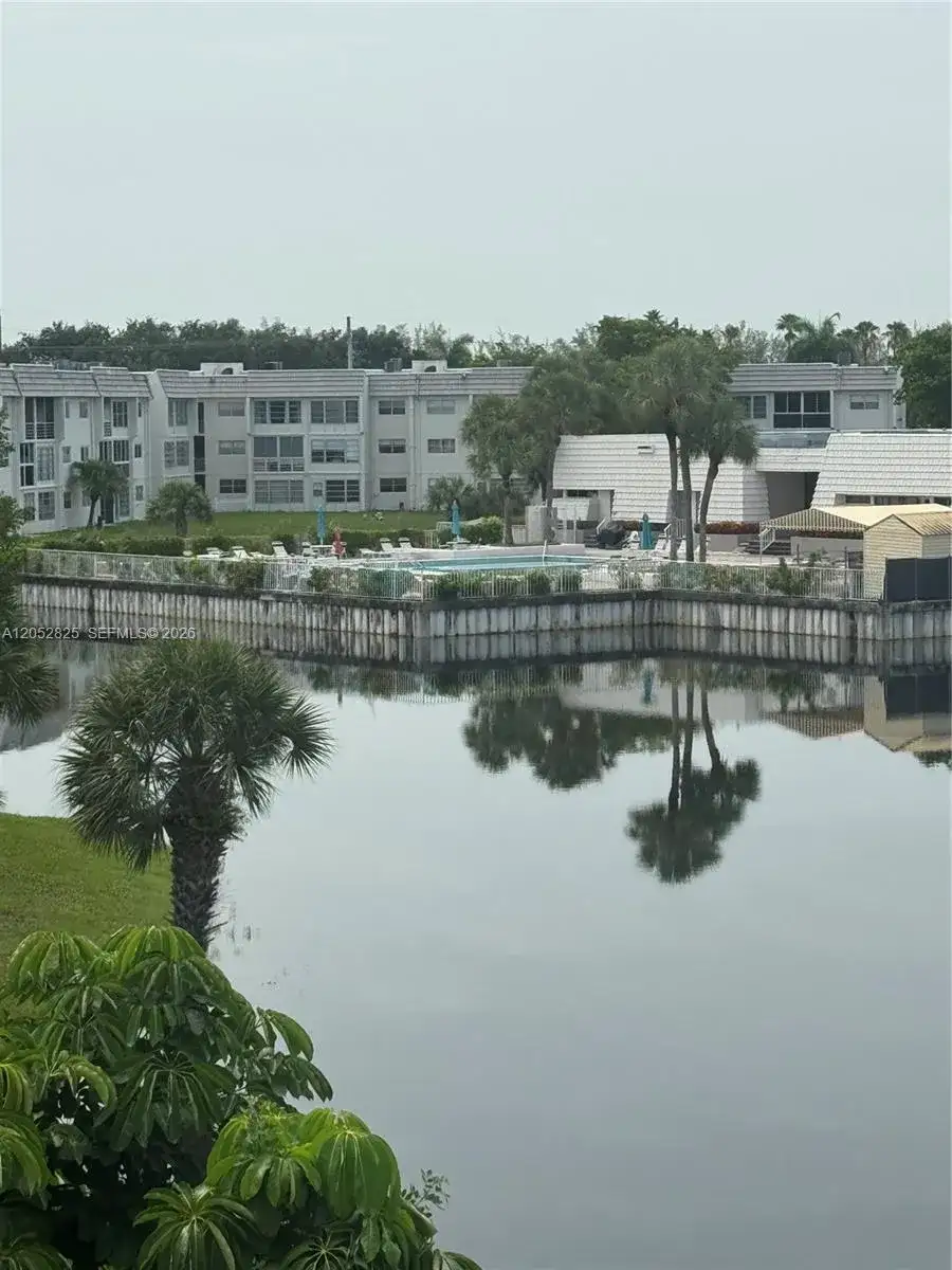 8220 Sunrise Lakes Blvd # 309, Sunrise FL 33322 photo 5