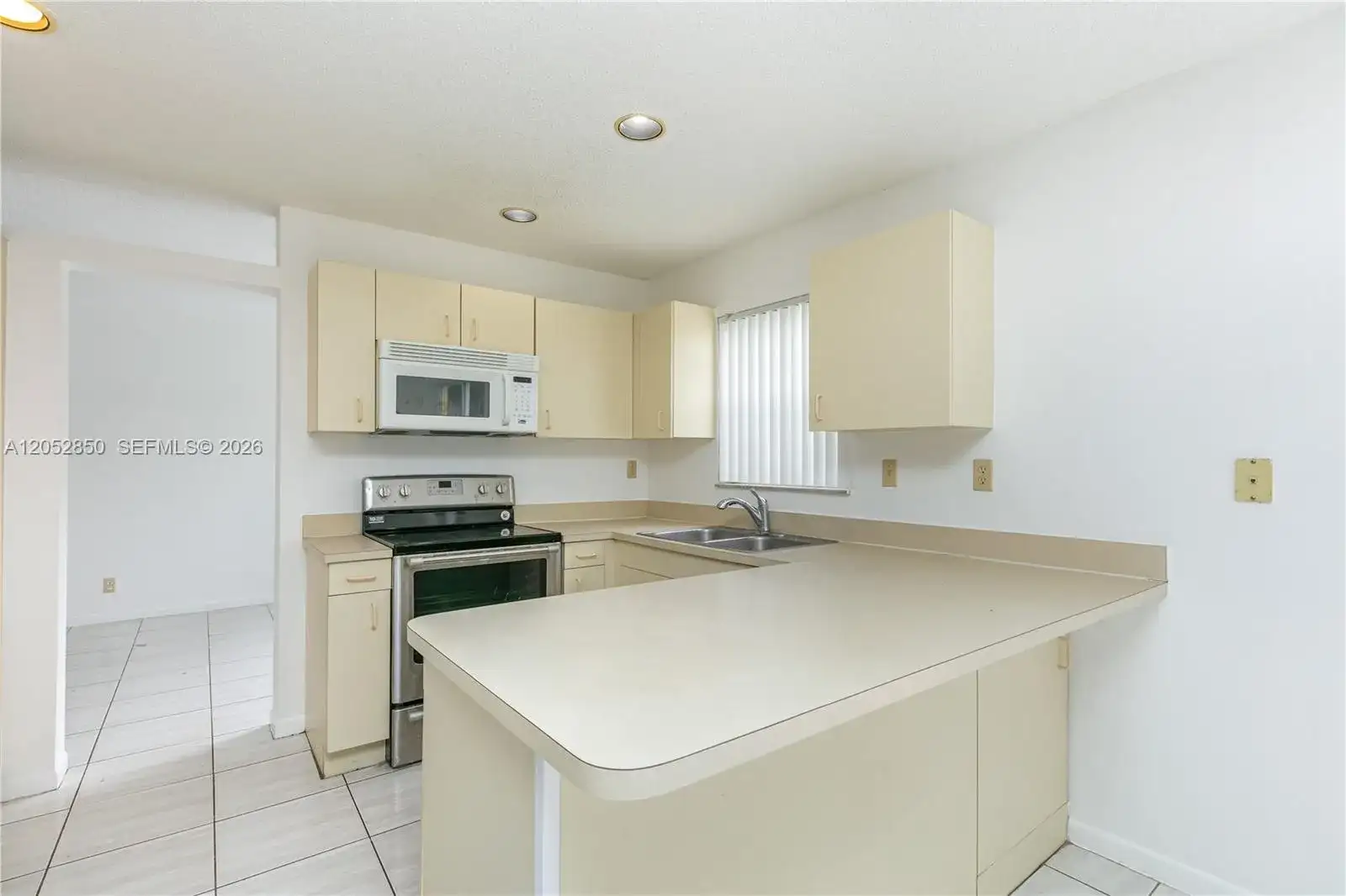 2592 W Saratoga Dr, Cooper City FL 33026 photo 3