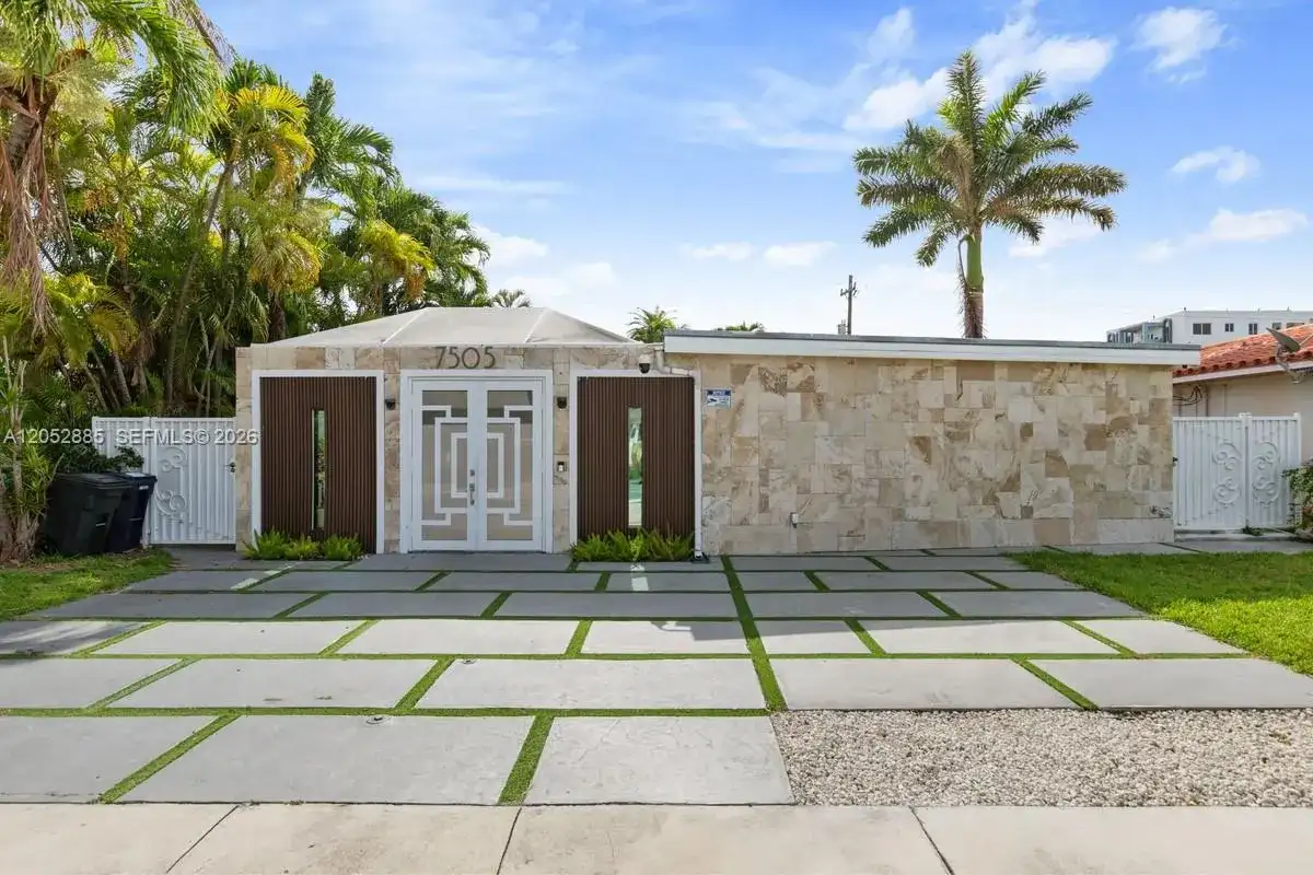 7505 Mutiny Ave, North Bay Village FL 33141 photo 2