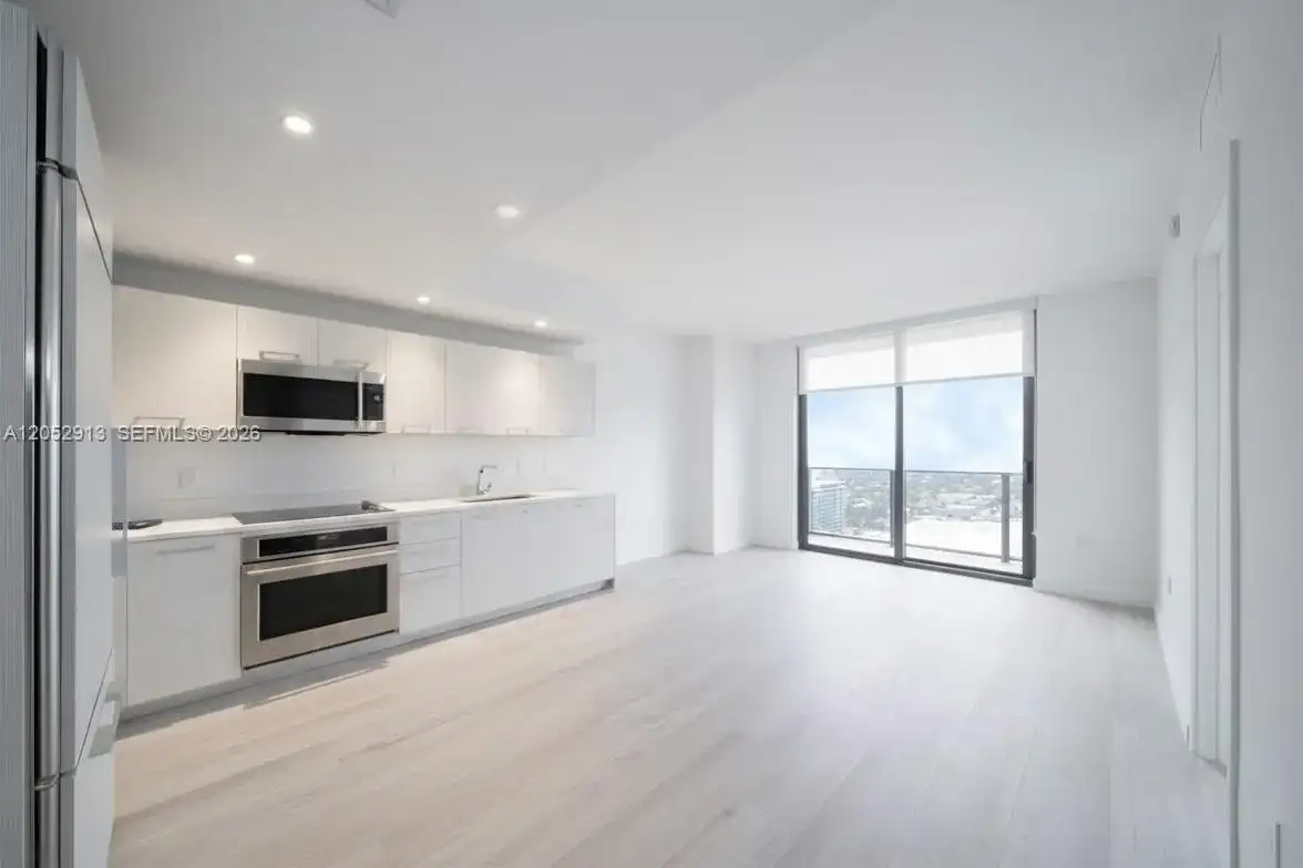 55 SW 9th St # 3207, Miami FL 33130 photo 3