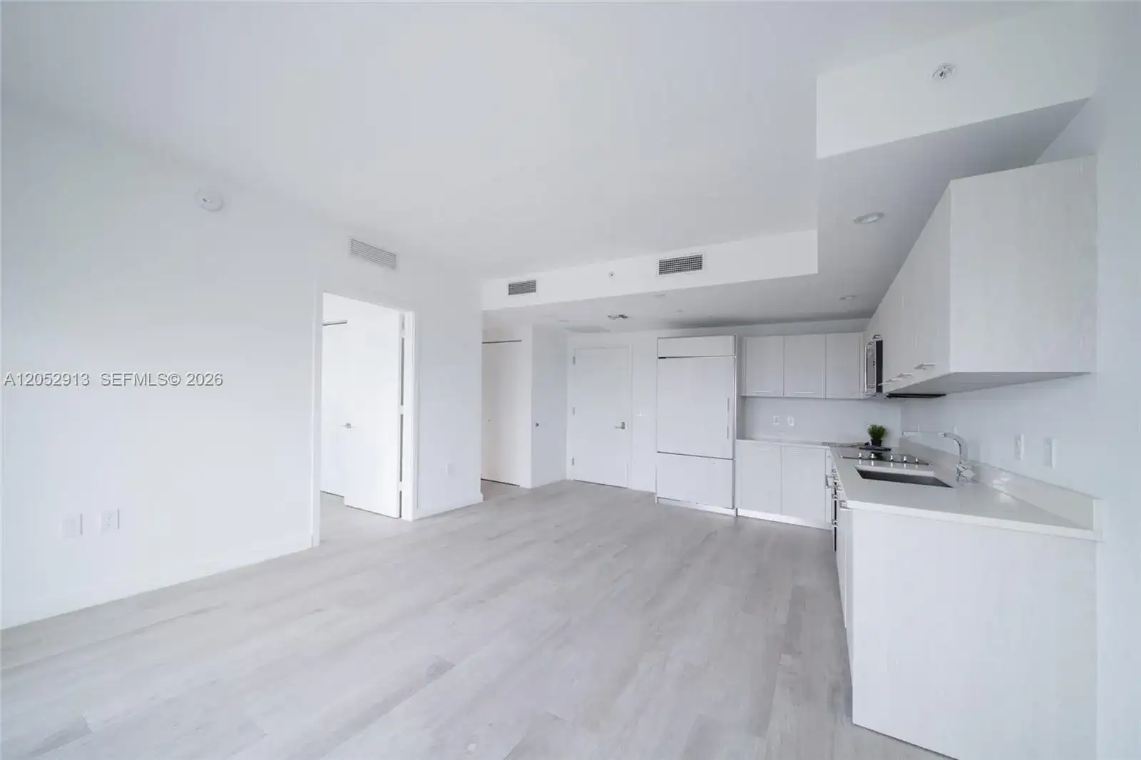 55 SW 9th St # 3207, Miami FL 33130 photo 4