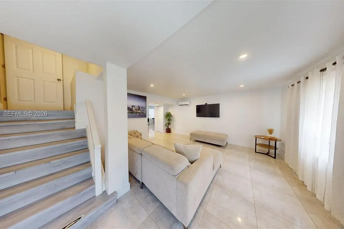 1904 SW 28th St, Fort Lauderdale FL 33315