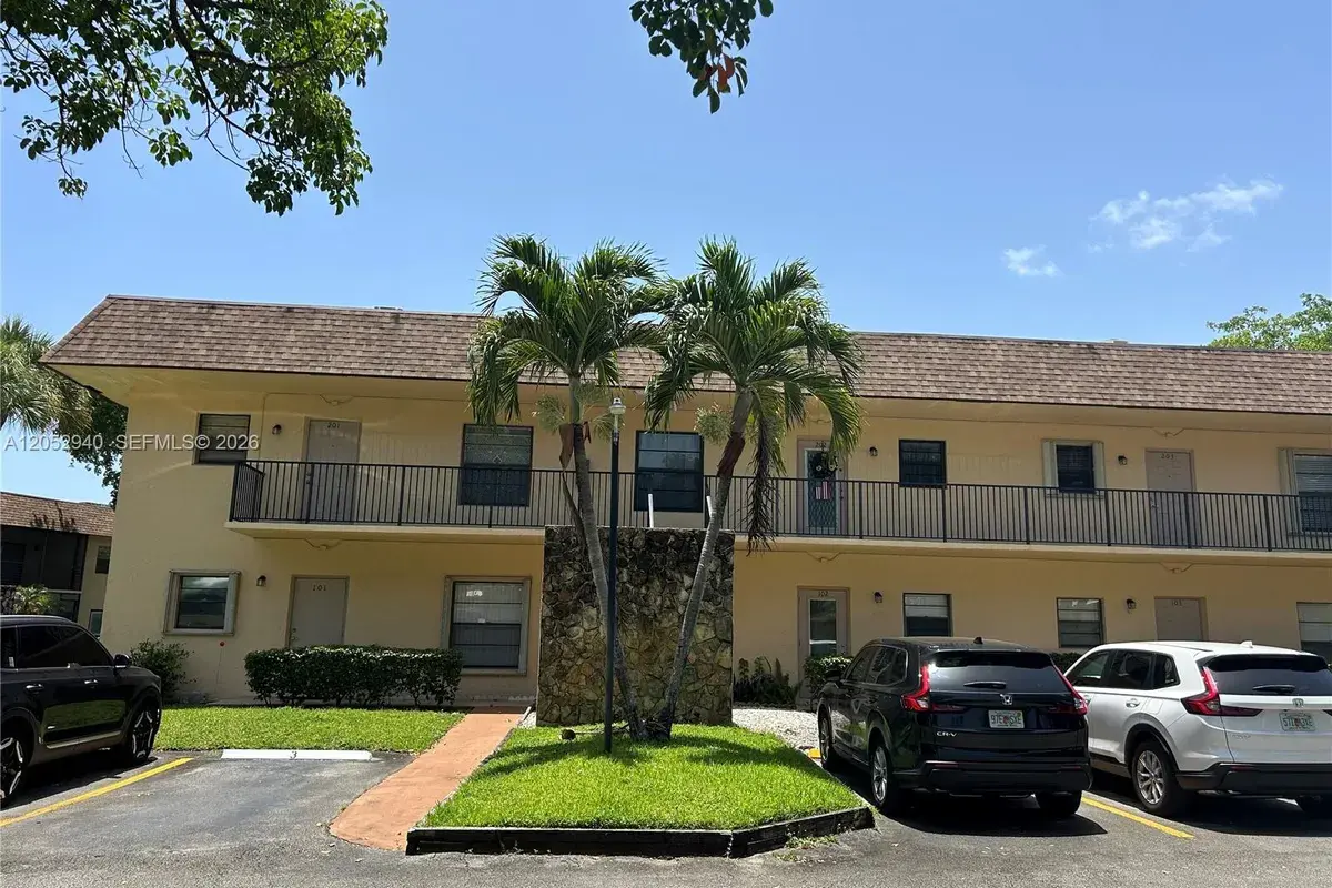 200 Gate Rd # 202, Hollywood FL 33024