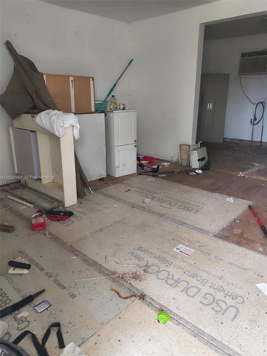 214 N 61st Ter, Hollywood FL 33024