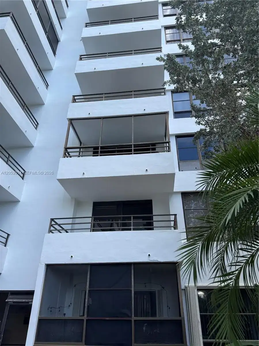 600 Three Islands Blvd # 317, Hallandale Beach FL 33009 photo 3