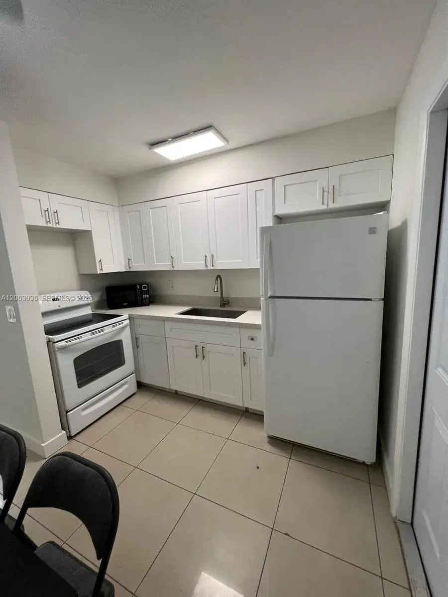 620 SW 7th Ave, Hallandale Beach FL 33009