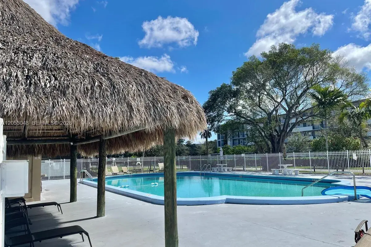 4700 Washington St # 502, Hollywood FL 33021