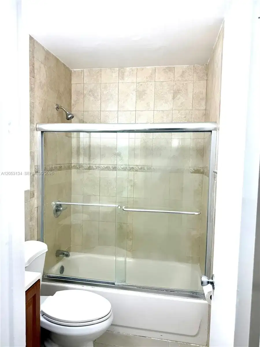 131 SW 109th Ave # L5, Sweetwater FL 33174 photo 2