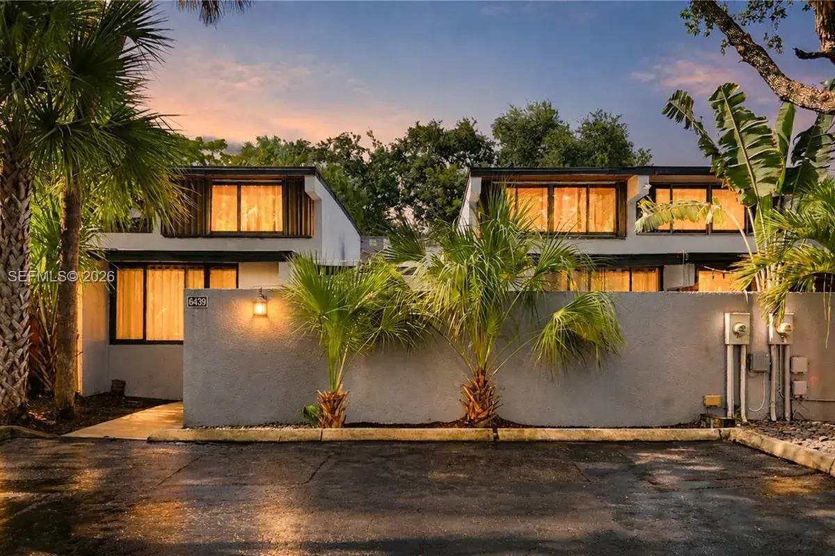 6439 Lemon Tree Ln, Miami Lakes FL 33014