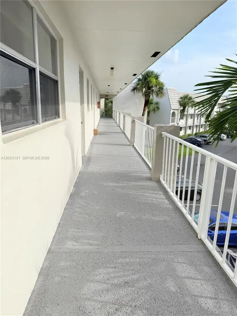 8590 Sunrise Lakes Blvd # 309, Sunrise FL 33322 photo 2