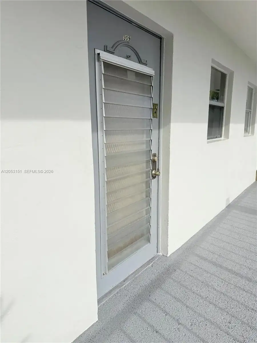 8590 Sunrise Lakes Blvd # 309, Sunrise FL 33322 photo 3