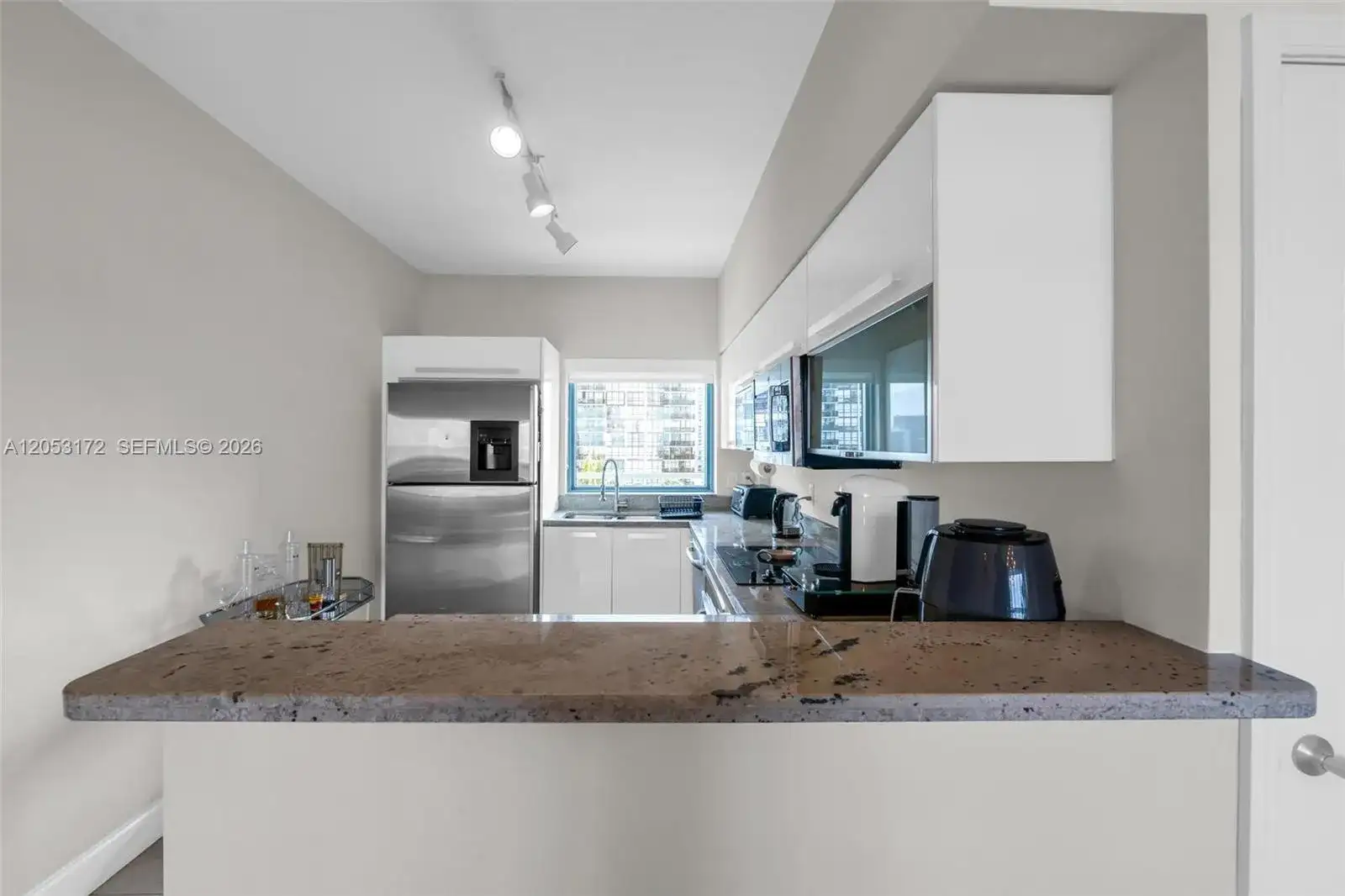 601 NE 36th St # 904, Miami FL 33137 photo 4
