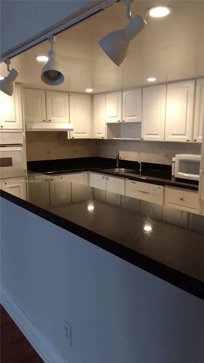 19390 Collins Avenue # 1014, Sunny Isles Beach FL 33160