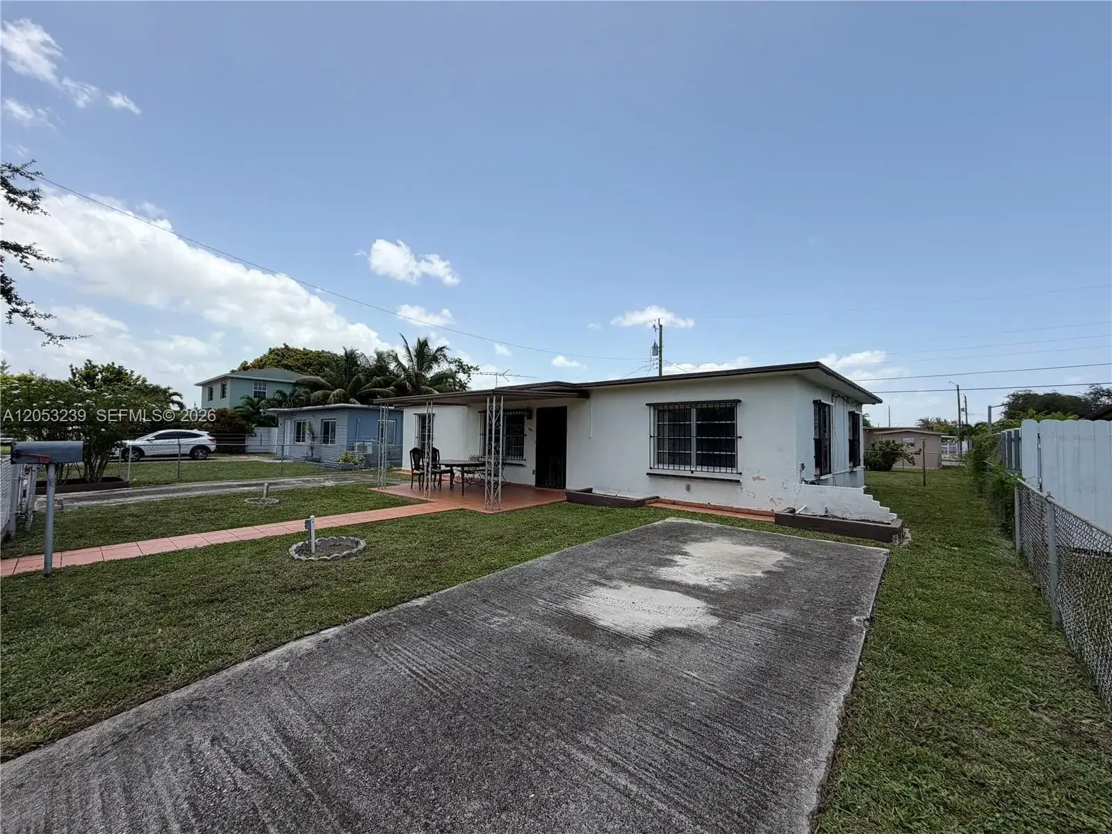 881 E 14th St, Hialeah FL 33010 photo 2