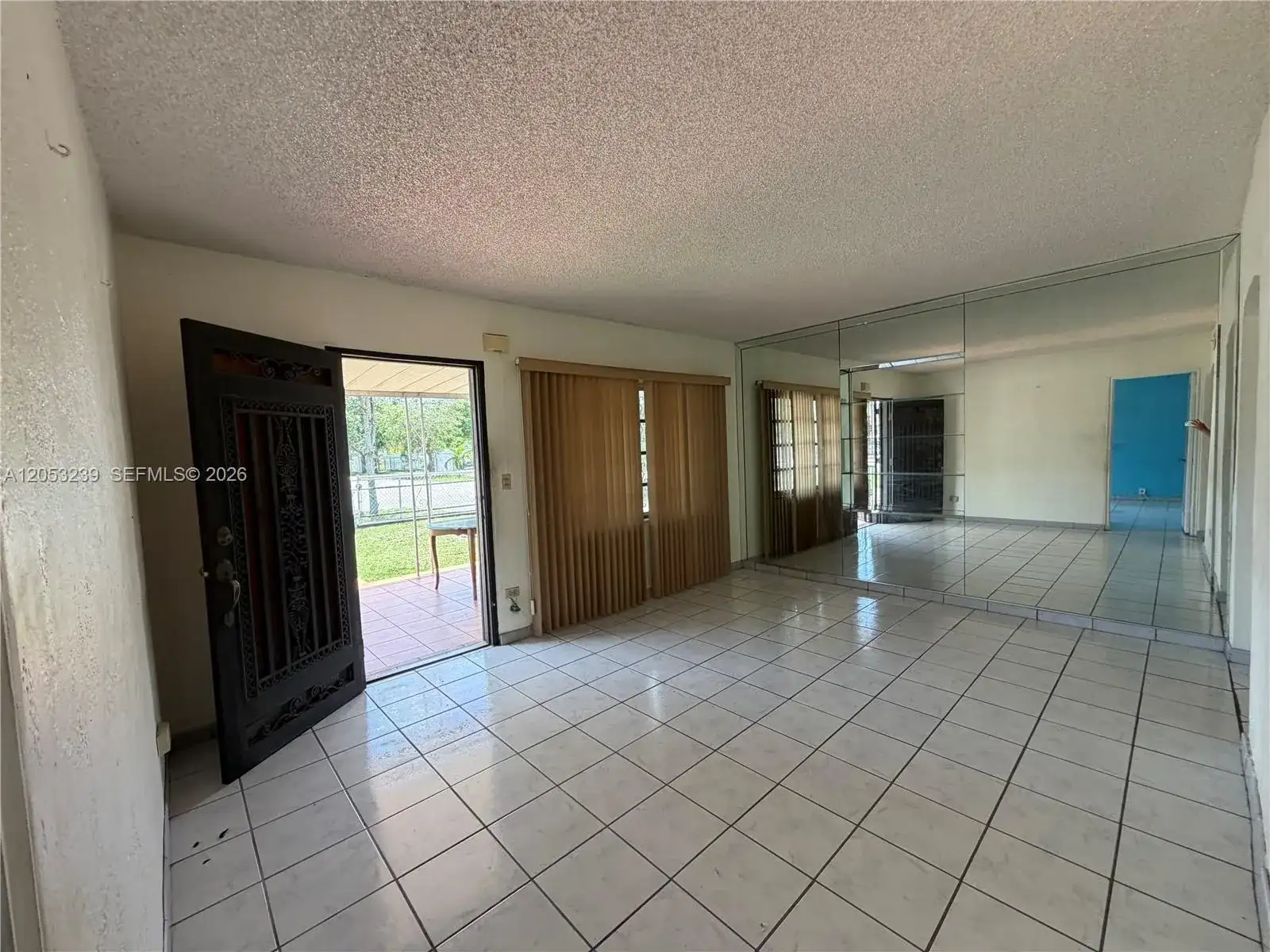 881 E 14th St, Hialeah FL 33010 photo 4