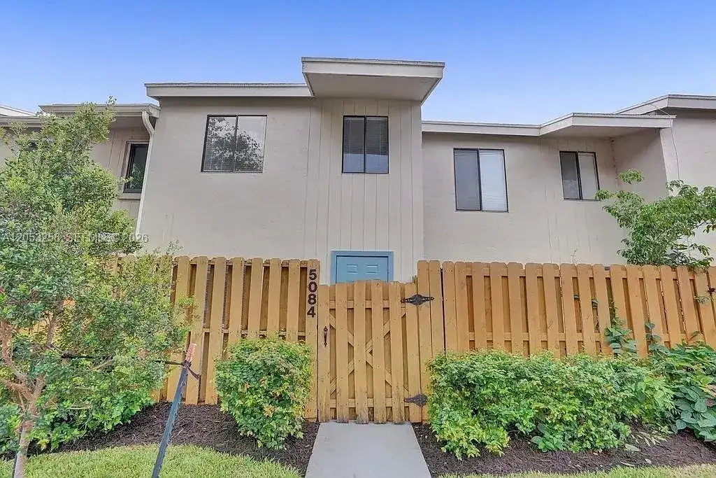 5084 S University Dr, Davie FL 33328 photo 2