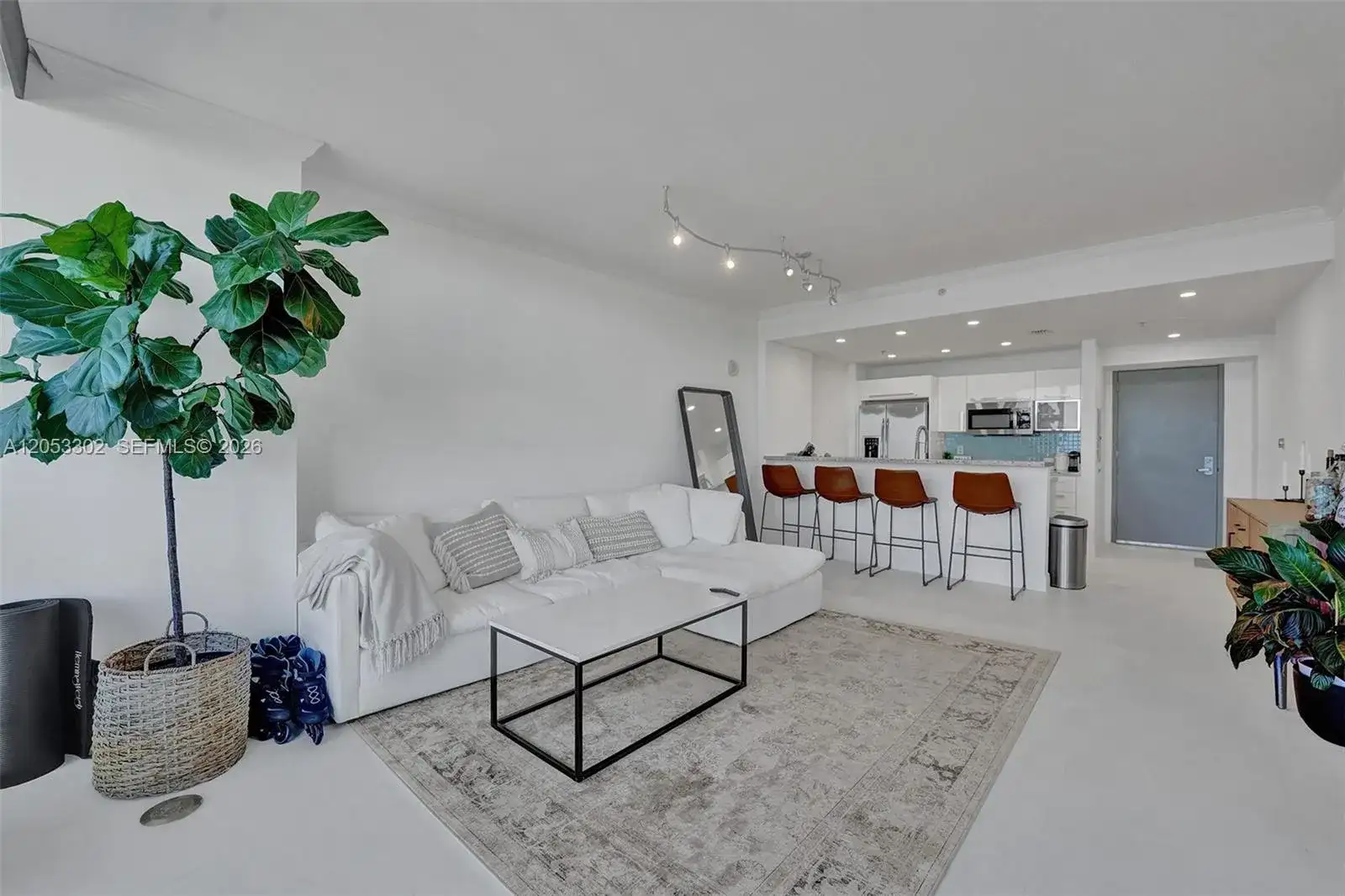 601 NE 36th St # 811, Miami FL 33137 photo 2