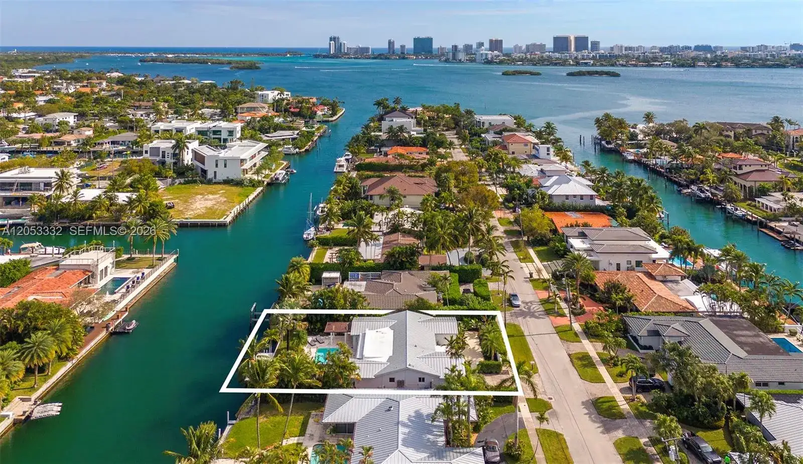 2273 Bayview Ln, North Miami FL 33181 photo 2