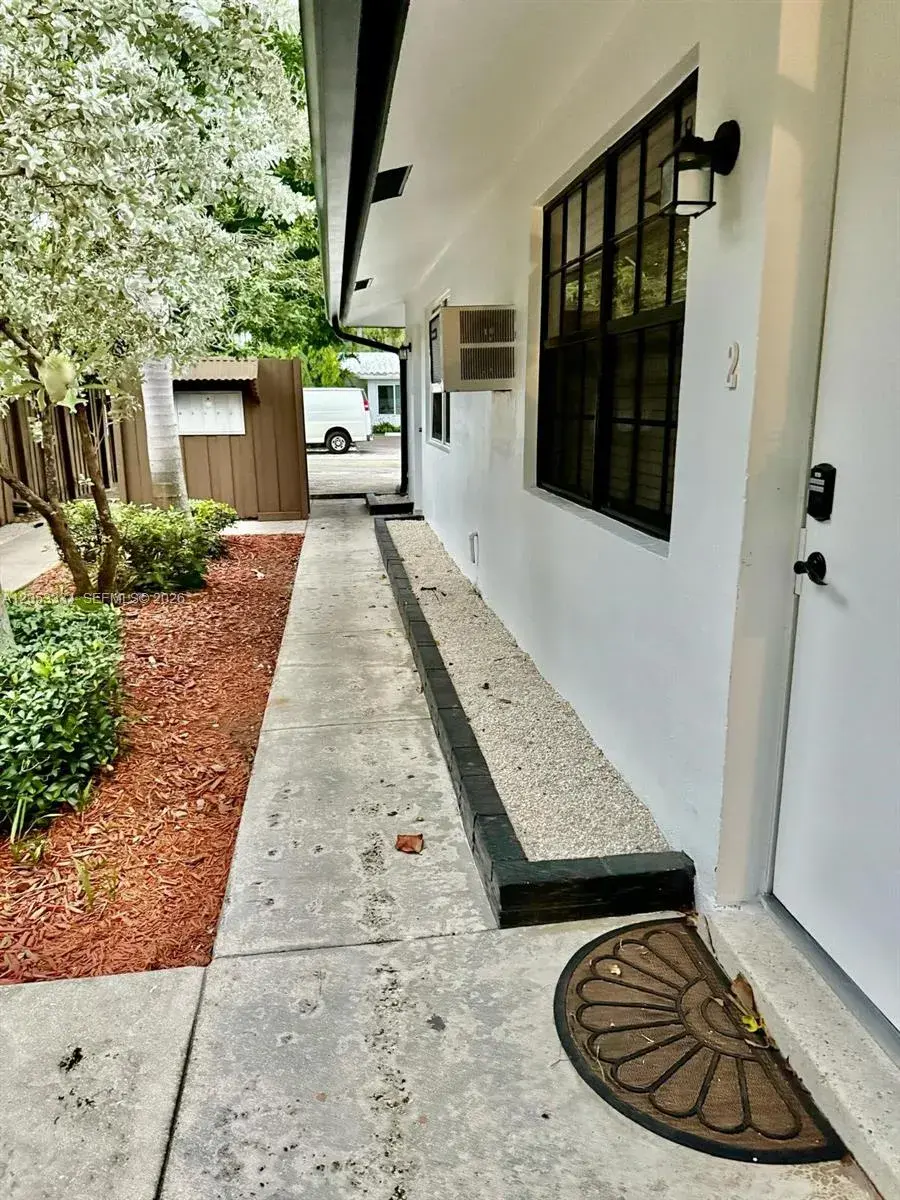 1240 NE 12th Ave # 5, Fort Lauderdale FL 33304